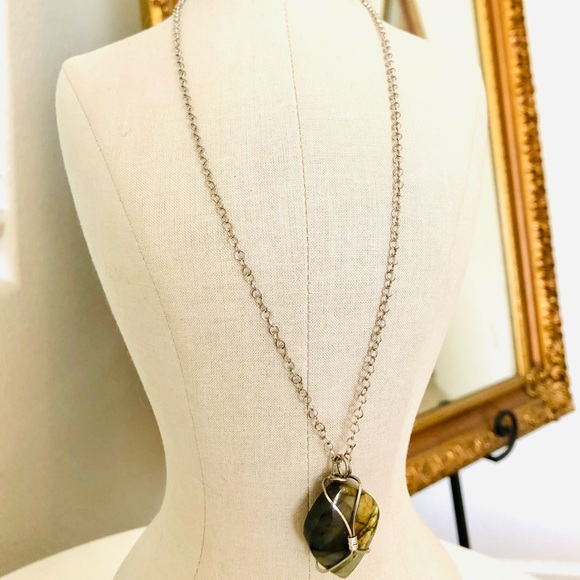 Vintage labradorite pendant necklace & Quartz Bracelet - Picture 11 of 15